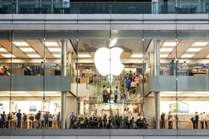 The Physical Experience Comeback Should Have CX Leaders Reconsidering Strategy