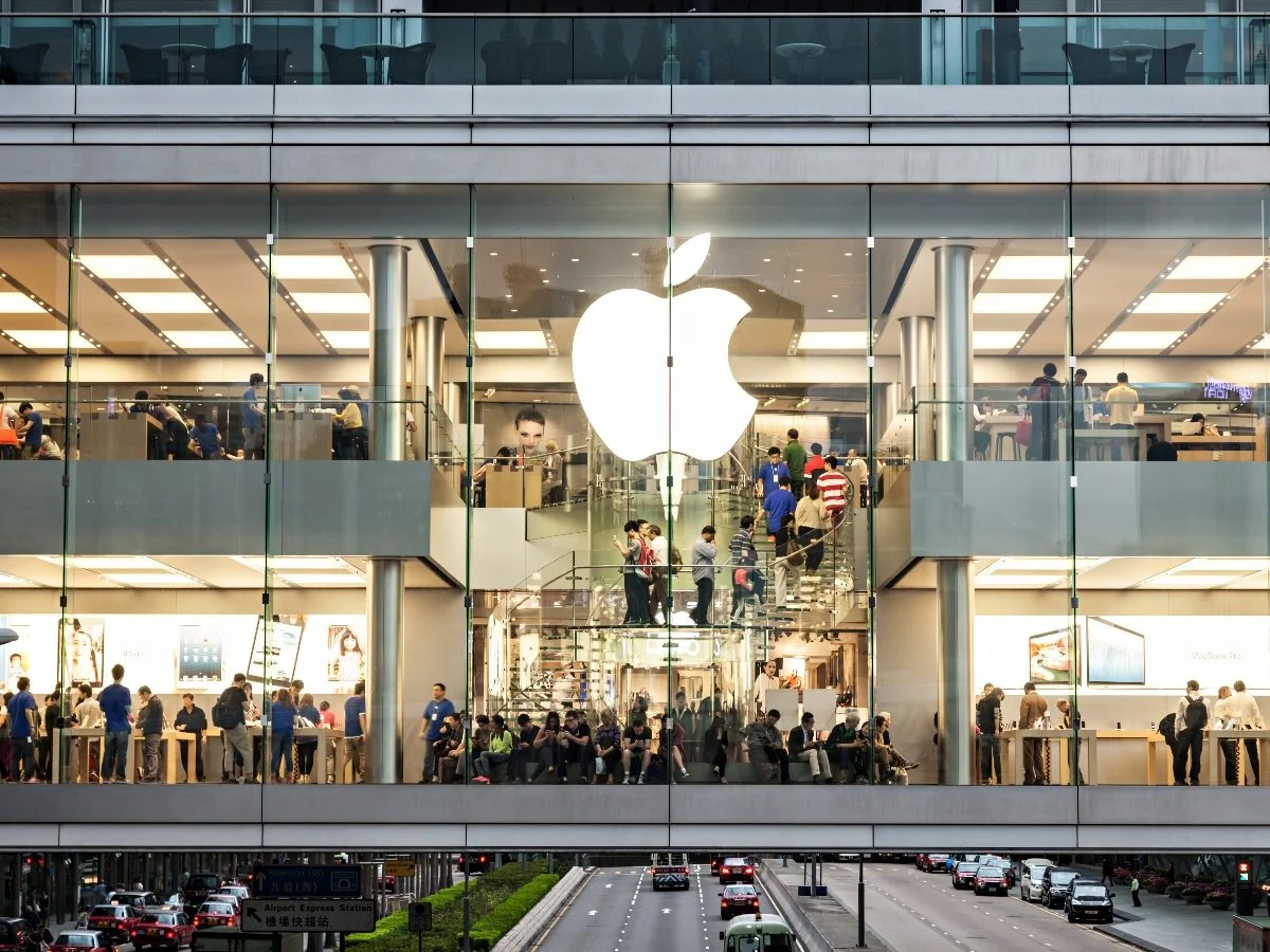 The Physical Experience Comeback Should Have CX Leaders Reconsidering Strategy