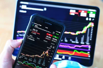 IBM stock holds steady as hybrid cloud and AI strategy shapes long-term outlook