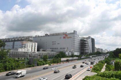SK hynix posts 1,200% net profit boost on AI chip boom