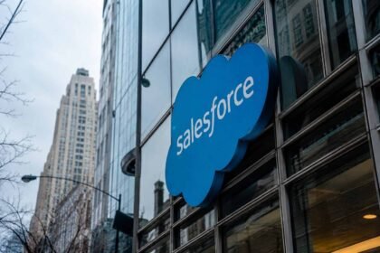 Salesforce (NYSE:CRM) shares climb, tightening Agentforce discount as buybacks drive per-share increase