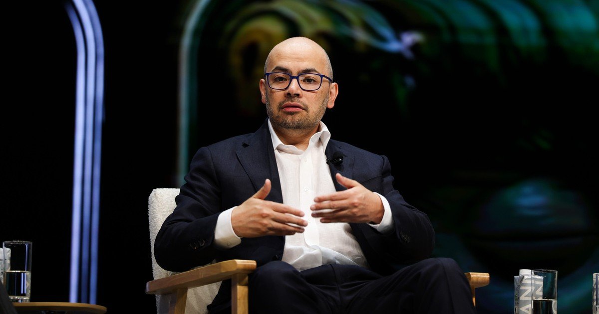Google shakes up AI leadership. Demis Hassabis takes on broader research role, and Jeff Dean leaves.